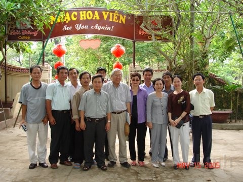 H26 Khoa 4 va Thay Le Tho Giao.JPG -                                